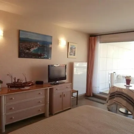 Miramar 2 - *